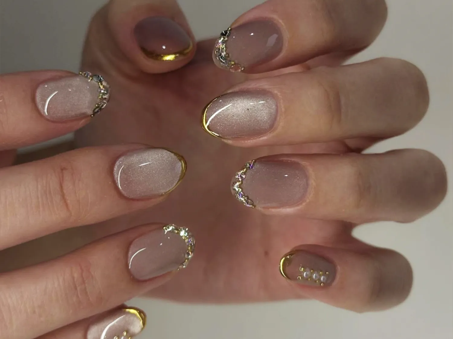 23 January Nail Ideas, From Shimmery Squiggles to Cool-Toned Cat Eyes