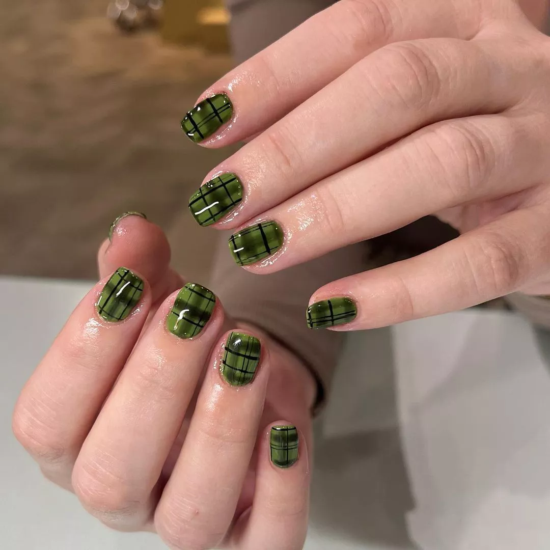 Olive Plaid Green Christmas Nails