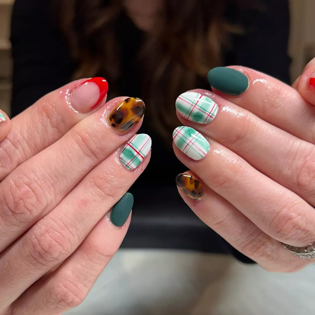Plaid Mixed Mani Green Christmas Nails