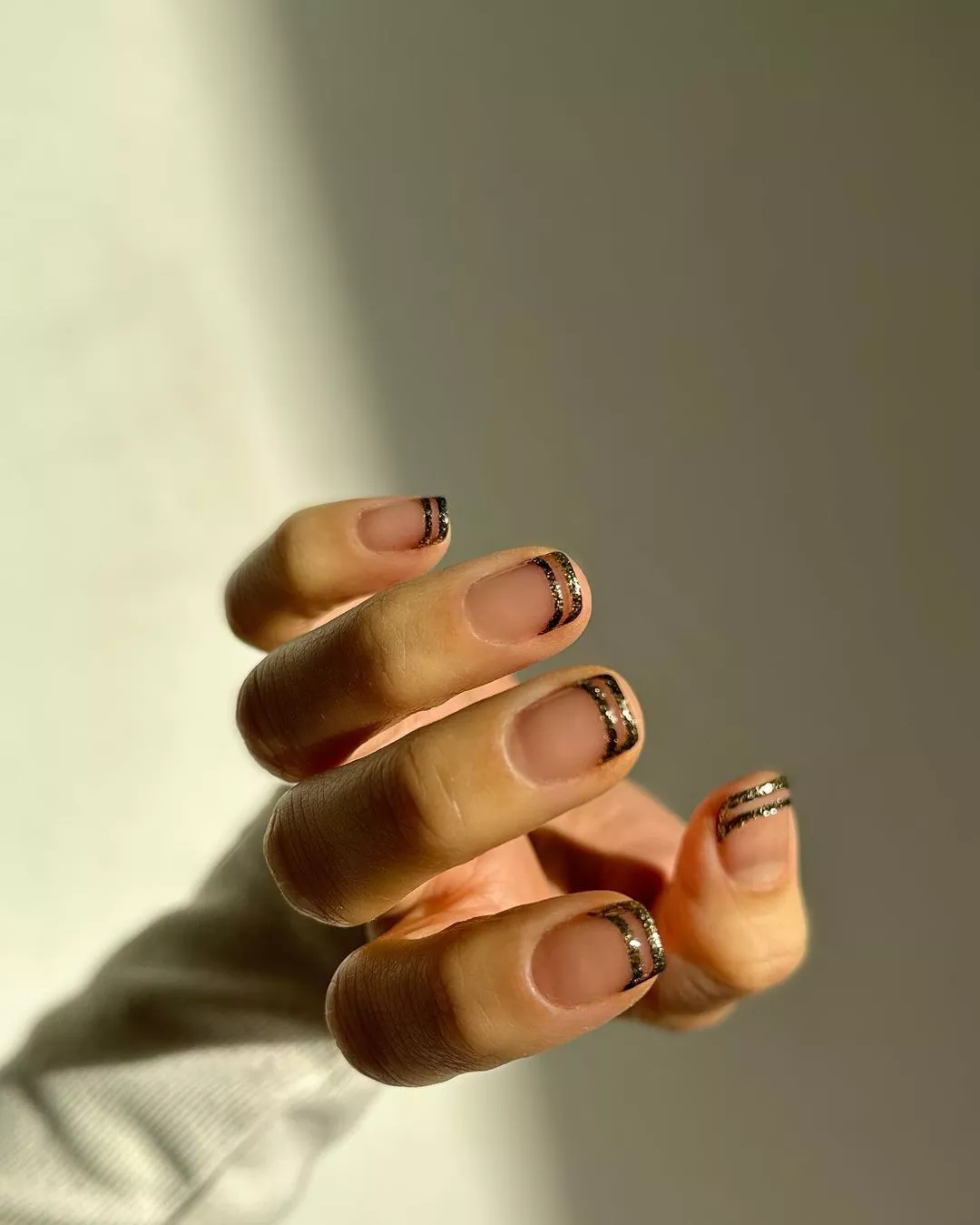 black outlined french tips