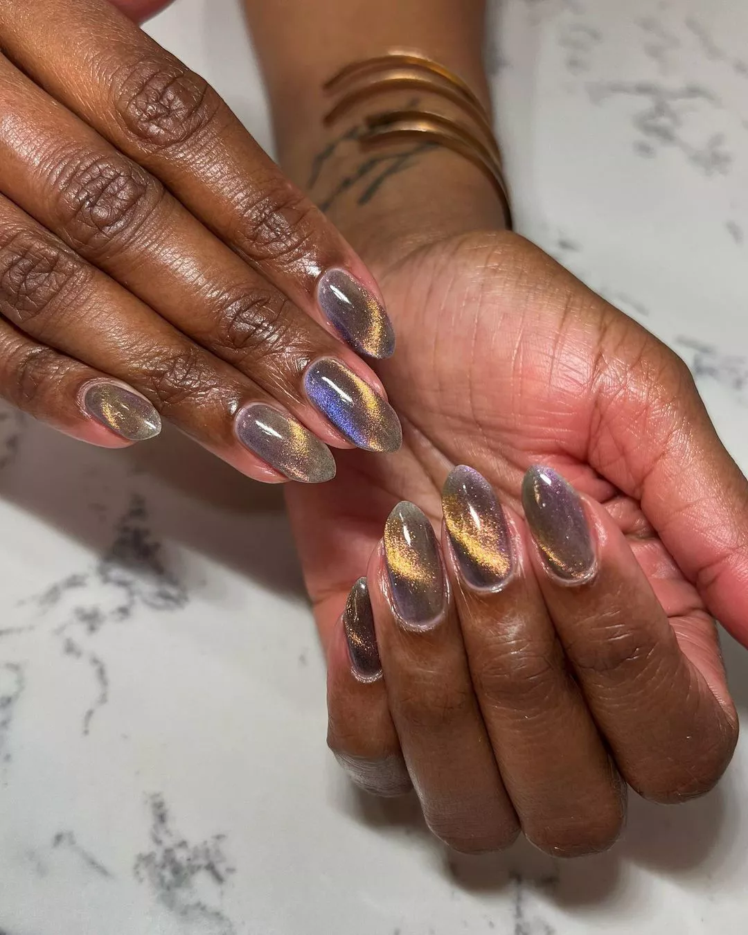 magnetic glitter manicure