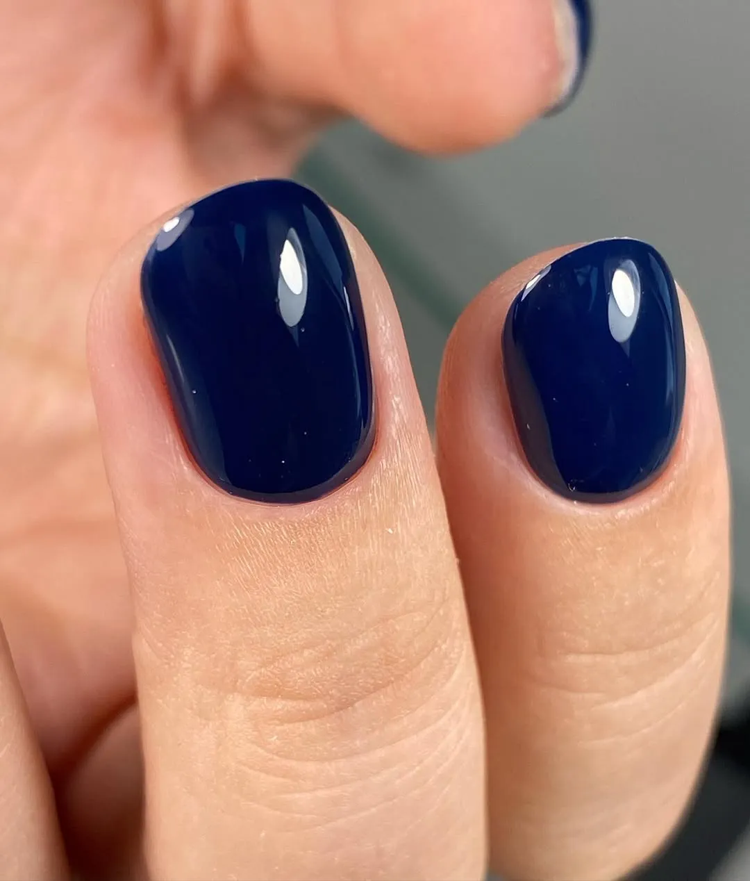 The Best Winter Nail Colors of 2026: Navy