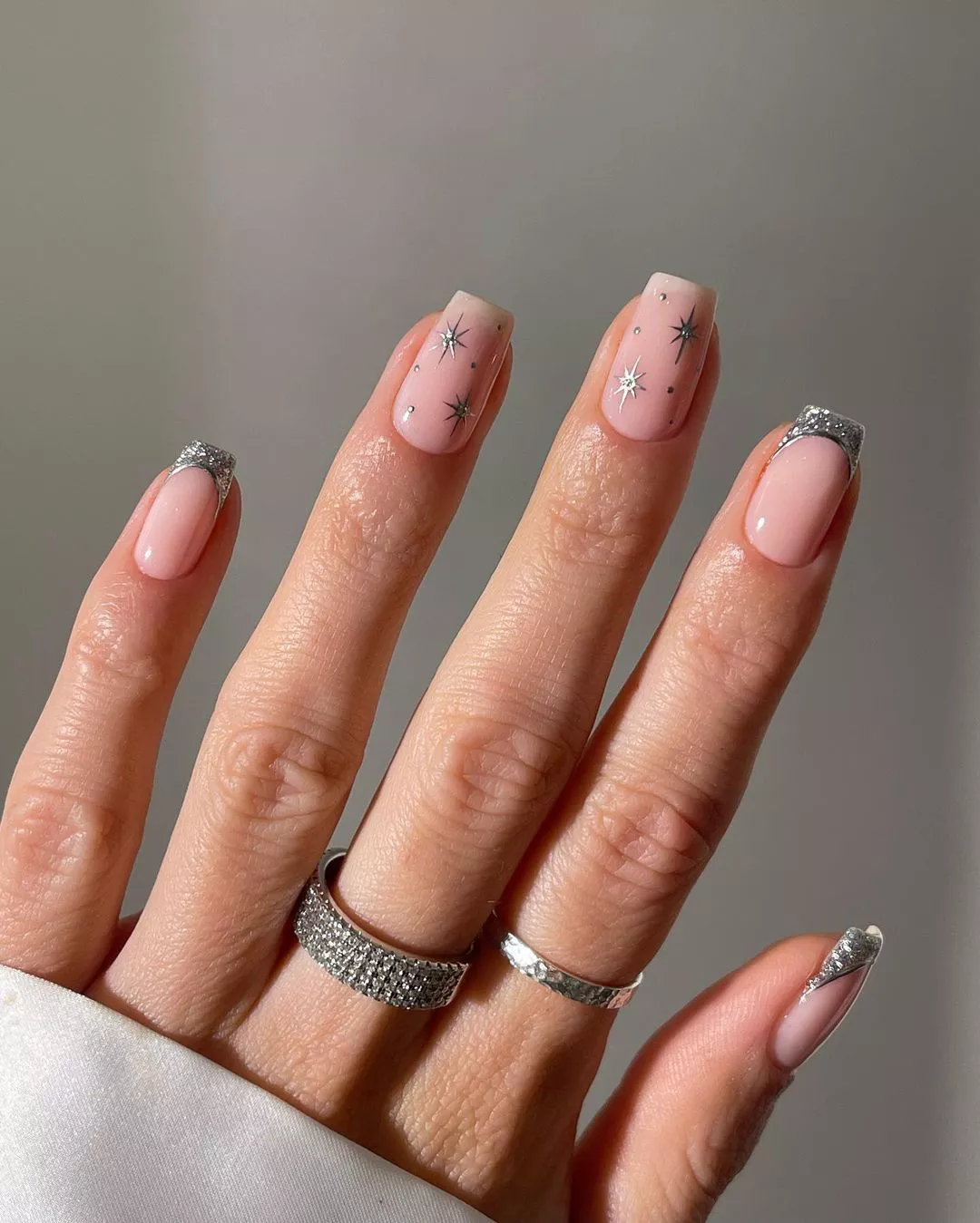 sparkle art on manicure