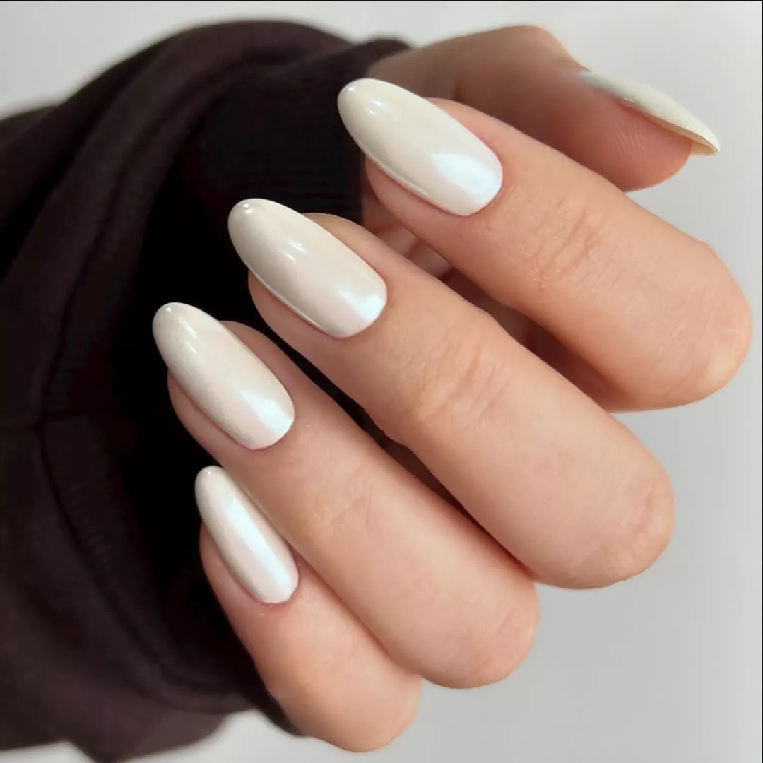 Pearled Finish Winter White Nail Ideas