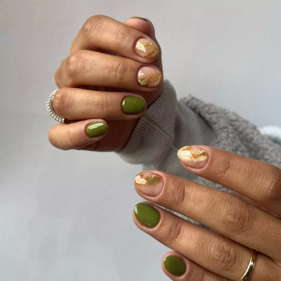 Olive Swirls Thanksgiving Nails