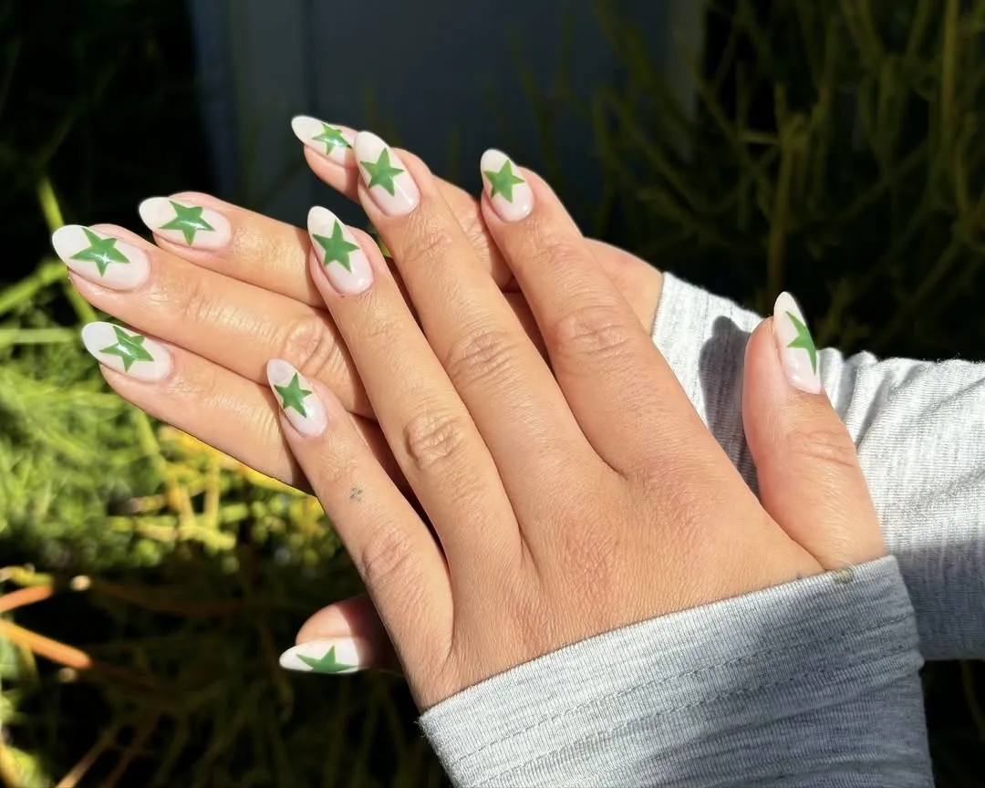 Green star manicure.