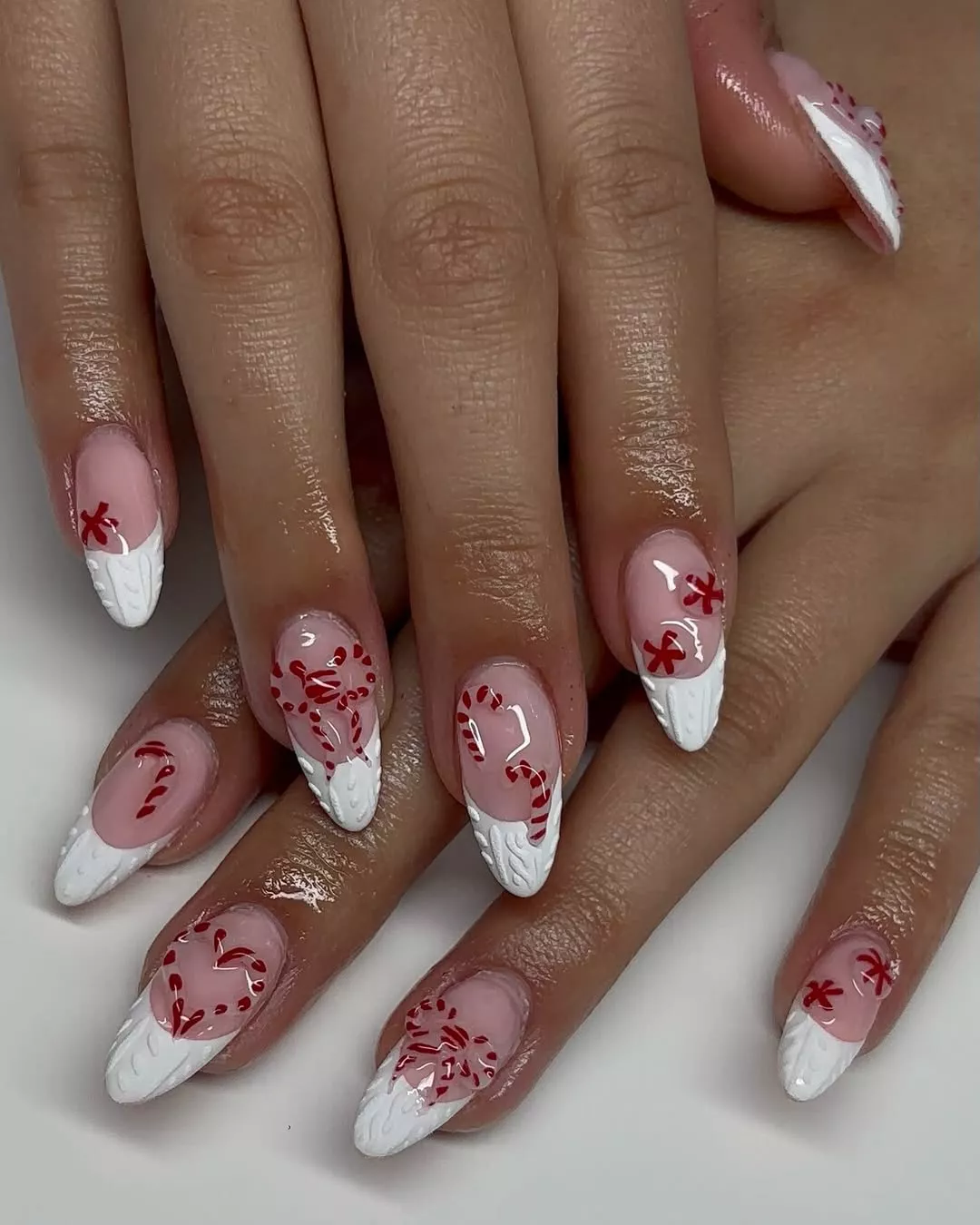 Manicure with candy canes and a white cable knit French tip