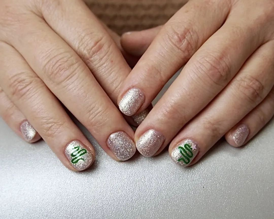 Christmas tree nails.