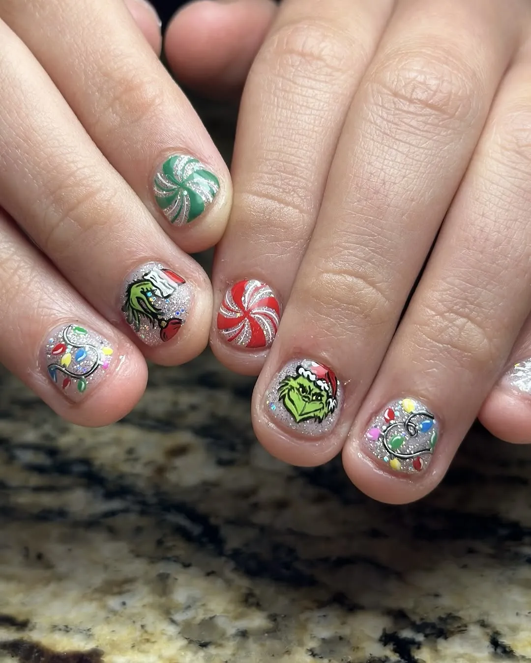 Glittery, short grinch nails.