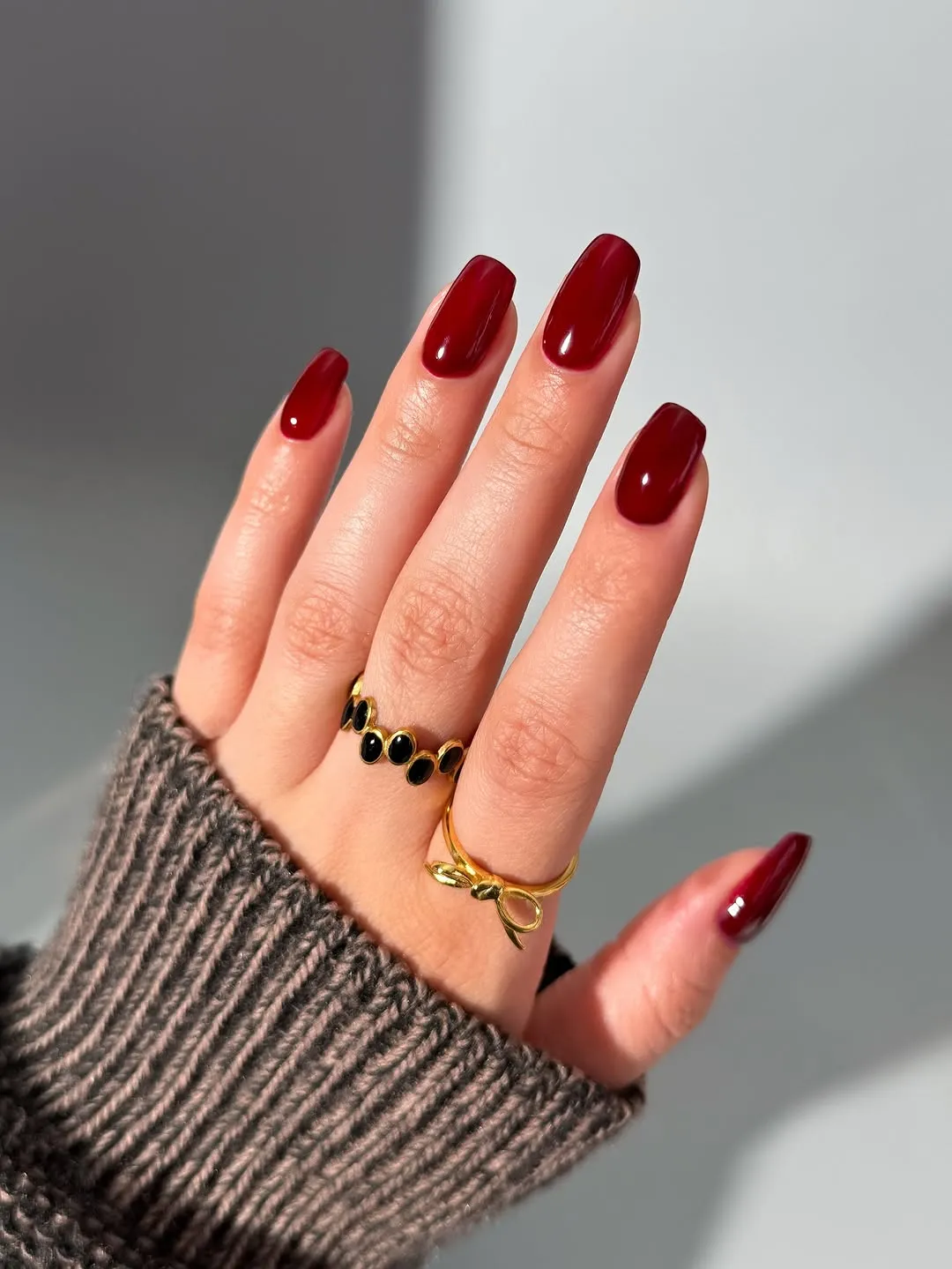 Dark red crelly nails