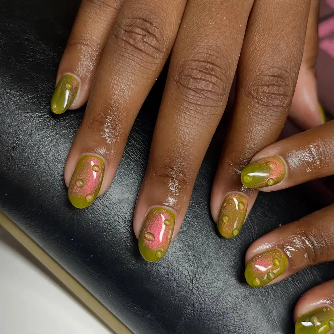 Green and pink velvet duochrome nails