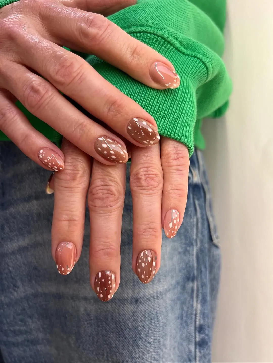 Short fawn print nails