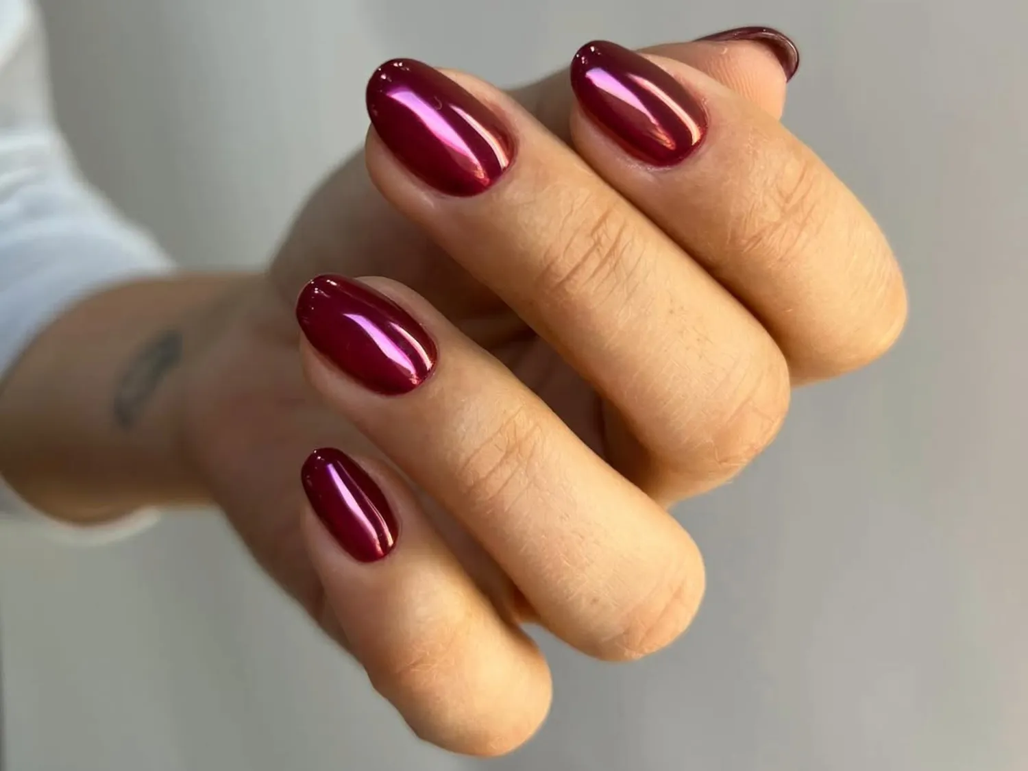 20 Winter Chrome Nail Looks to Wear Into the New Year, From Icy White to Glazed Cherry