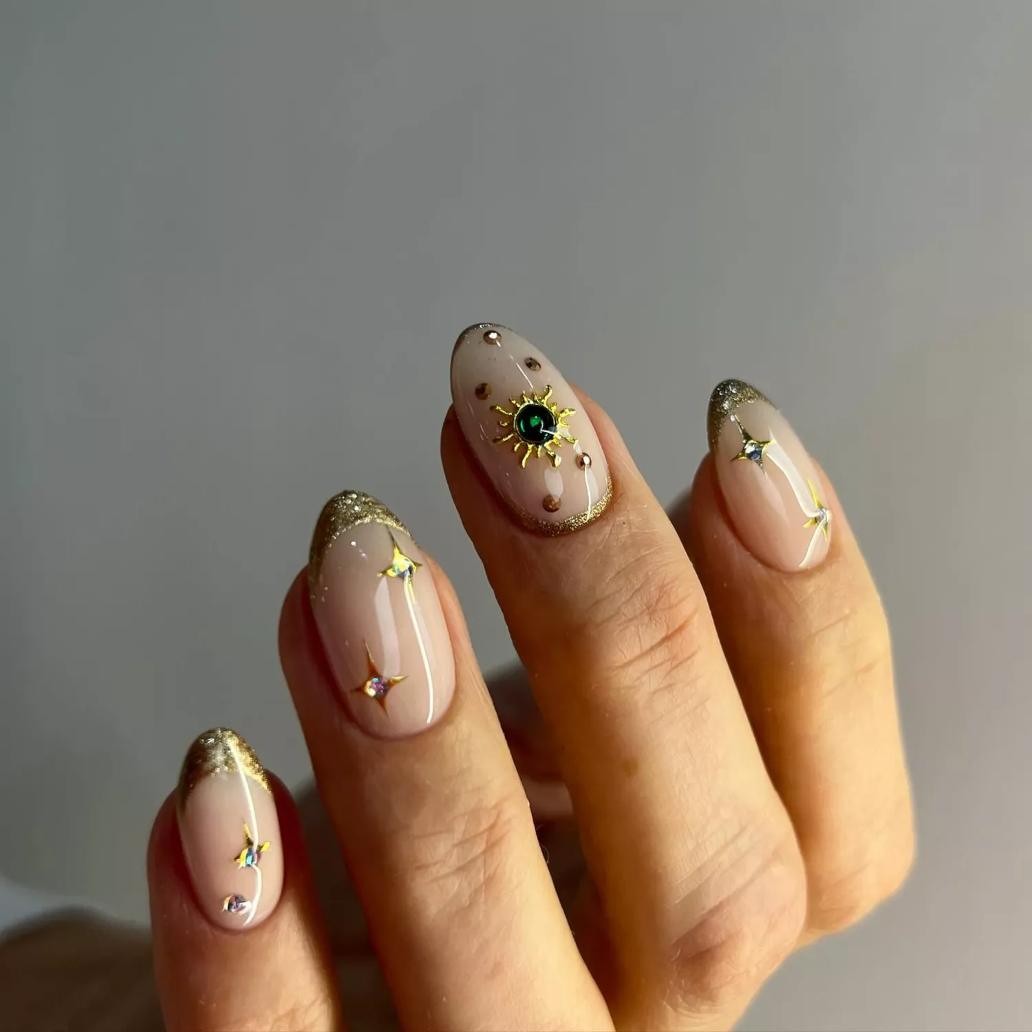 gold nails Dreamscape