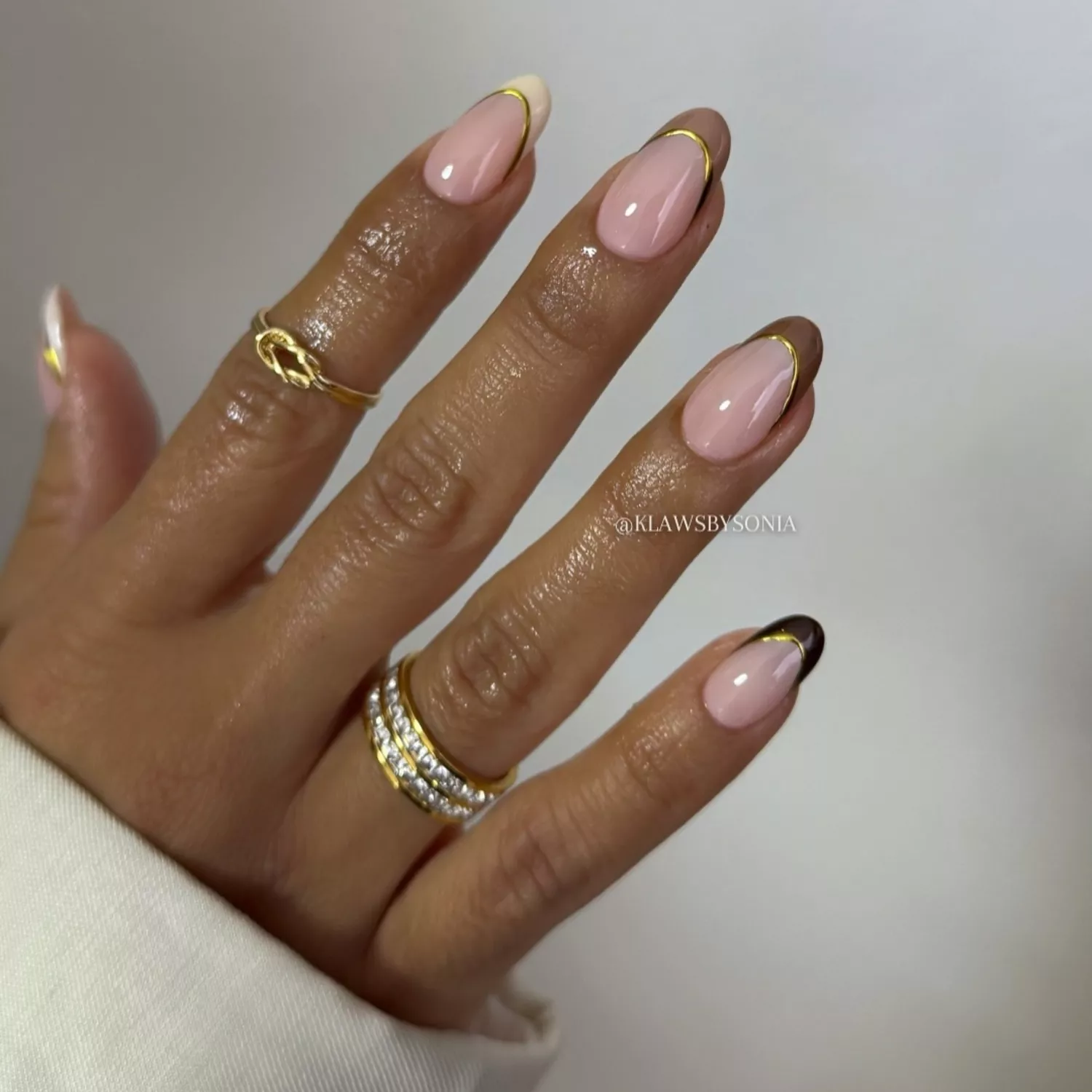 gold nails gold frenchy