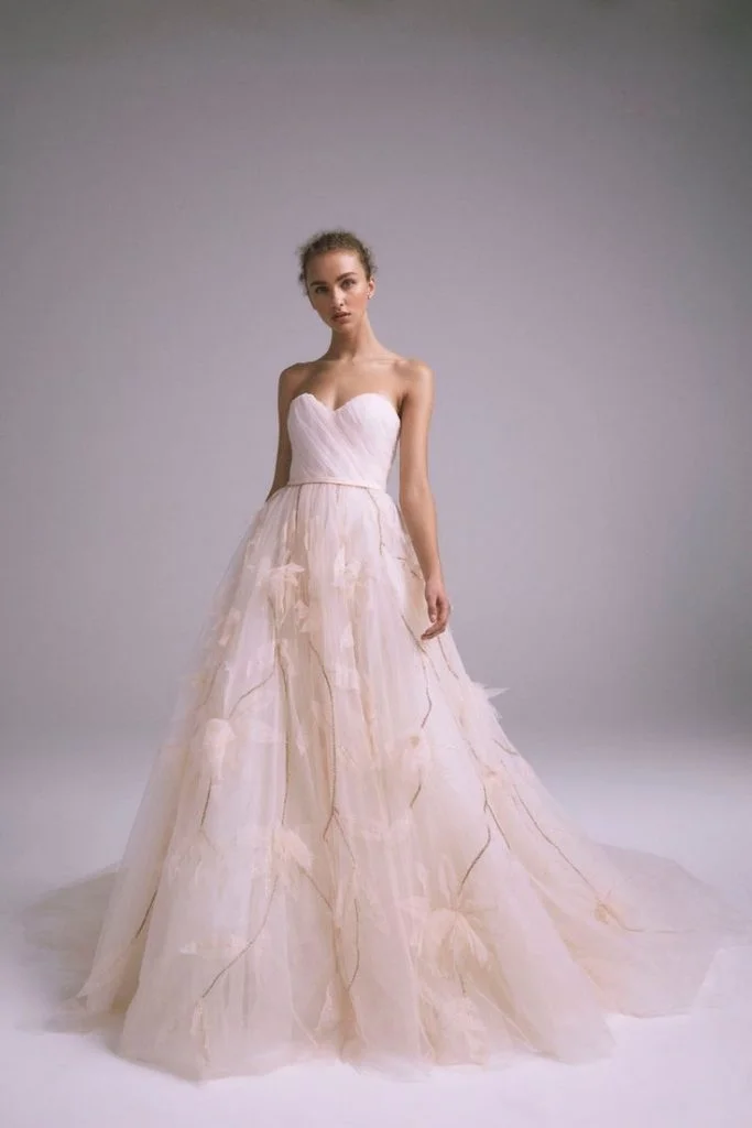 20 Classy Elegant Romantic Wedding Dresses for 2024