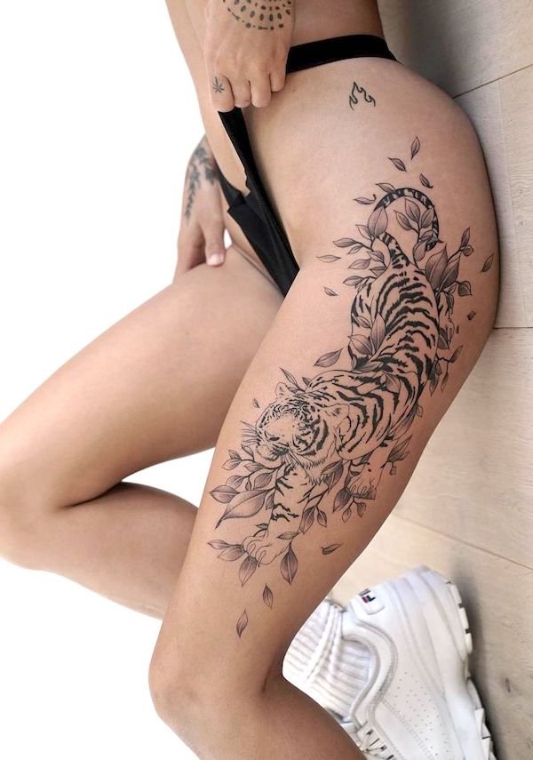 Full hip and thigh tiger tattoo by @pols_tattoo