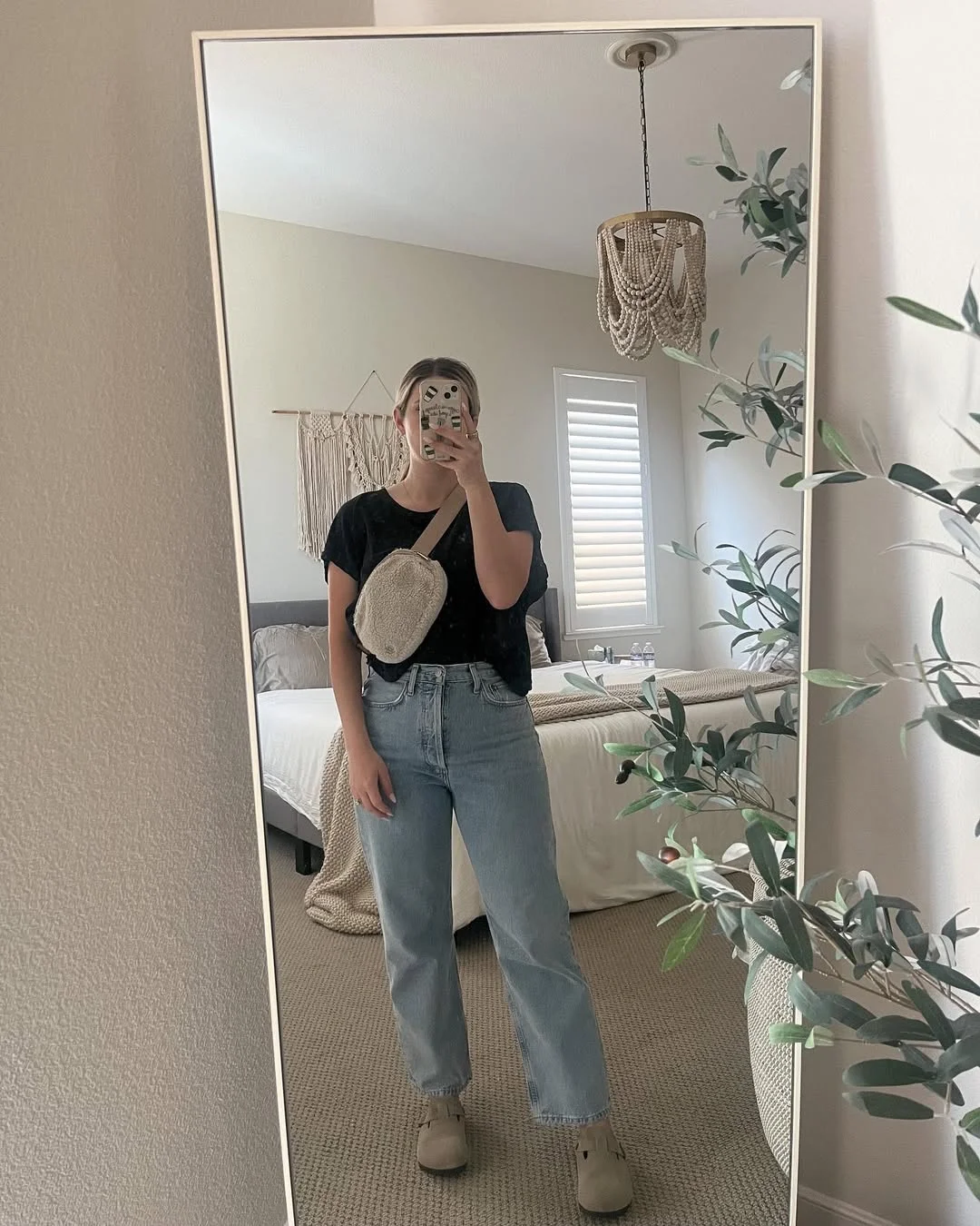 Casual Black Tee And Light Wash Denim Fall Staple