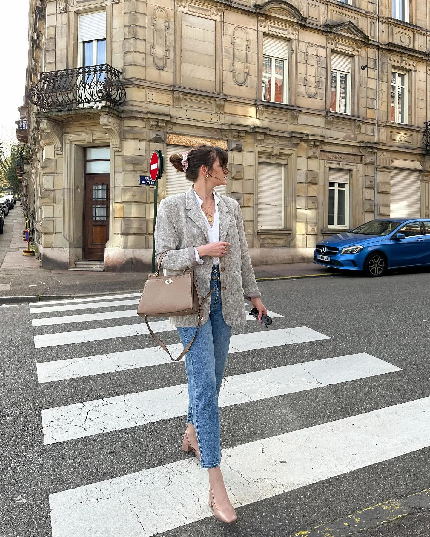 Casual Chic Linen Blazer And Blue Jeans Look
