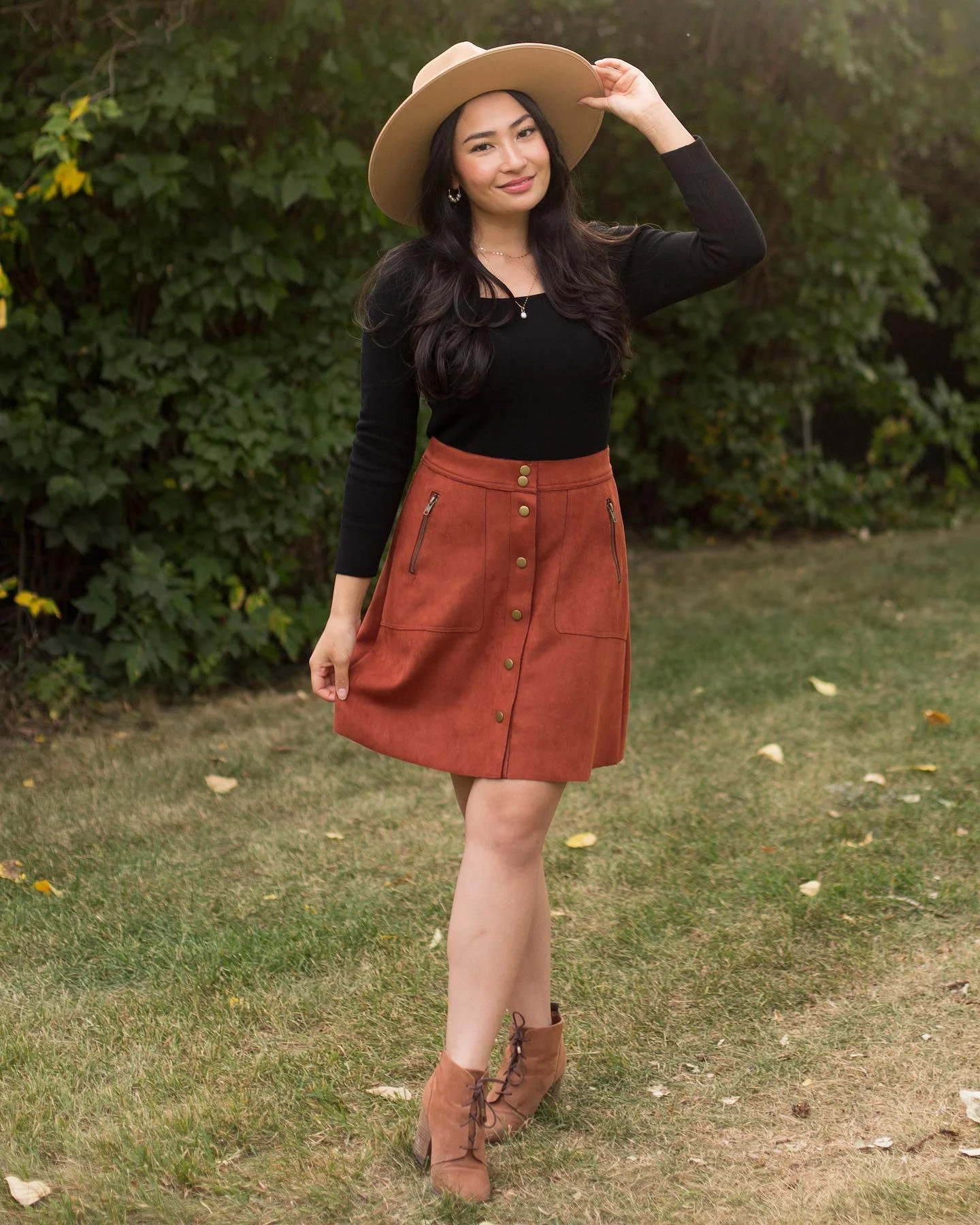 Chic Camel Hat And Suede Skirt Combo