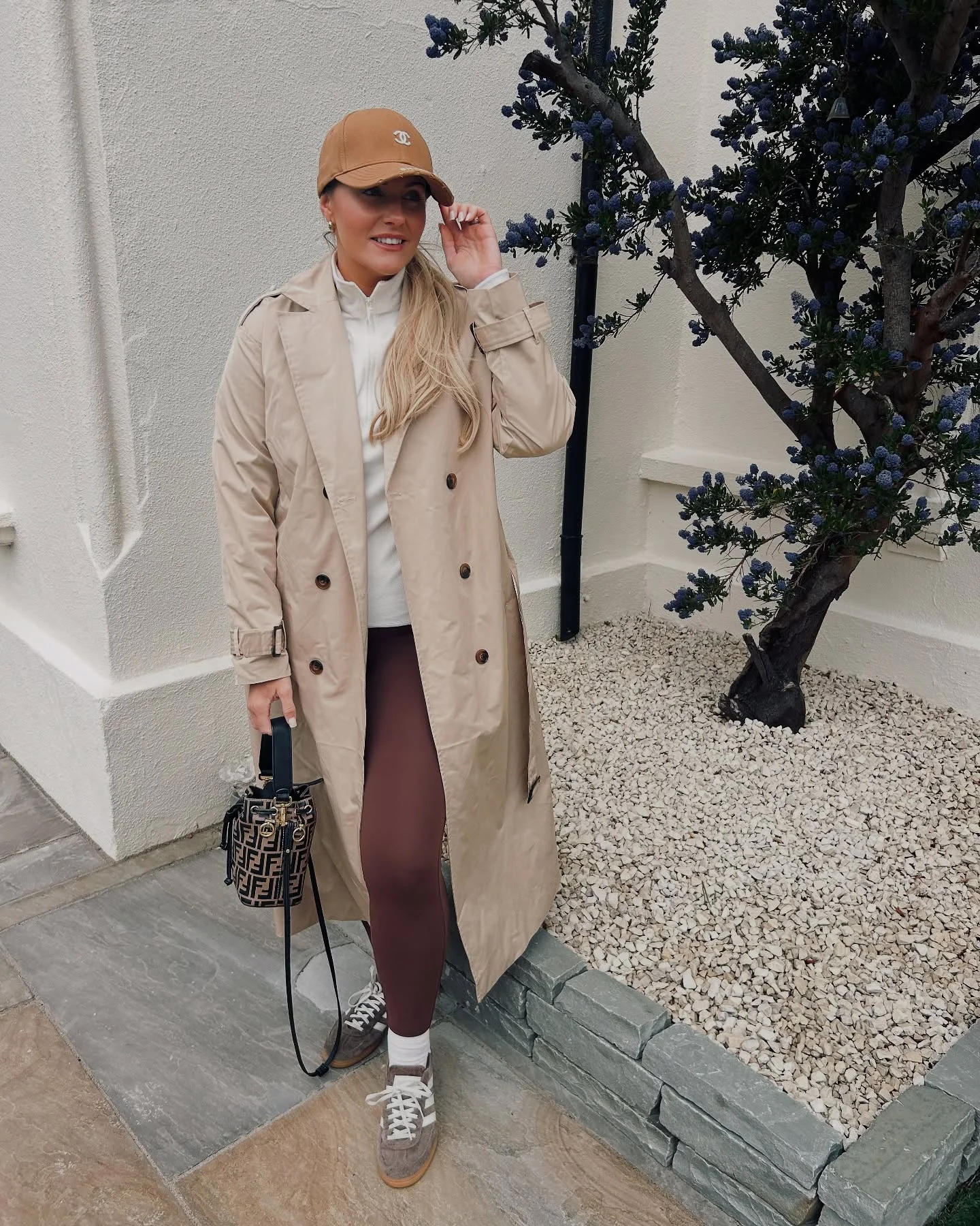 Chic Leggings and Trench Coat Street Style