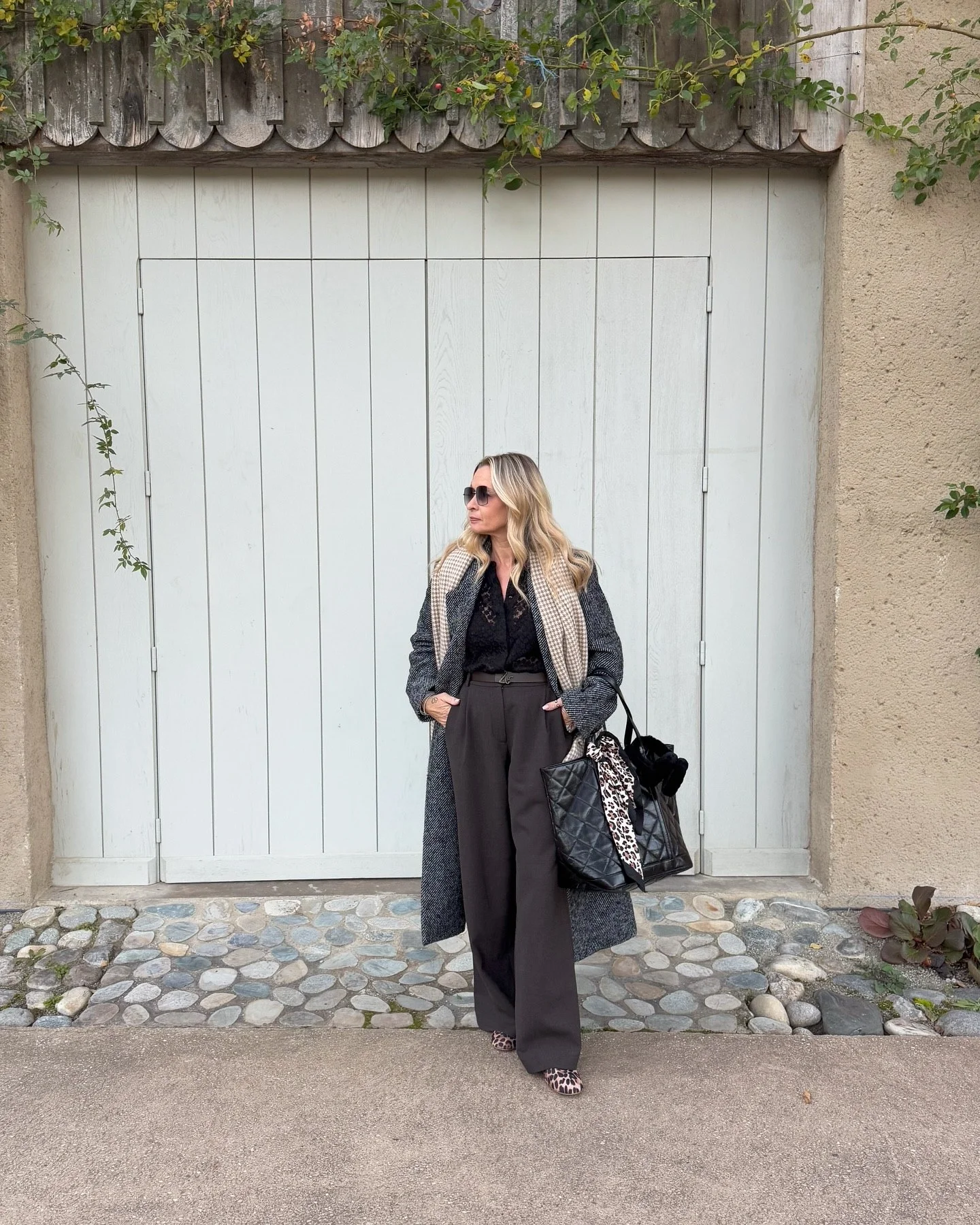 Chic Monochrome Look With Leopard Accents