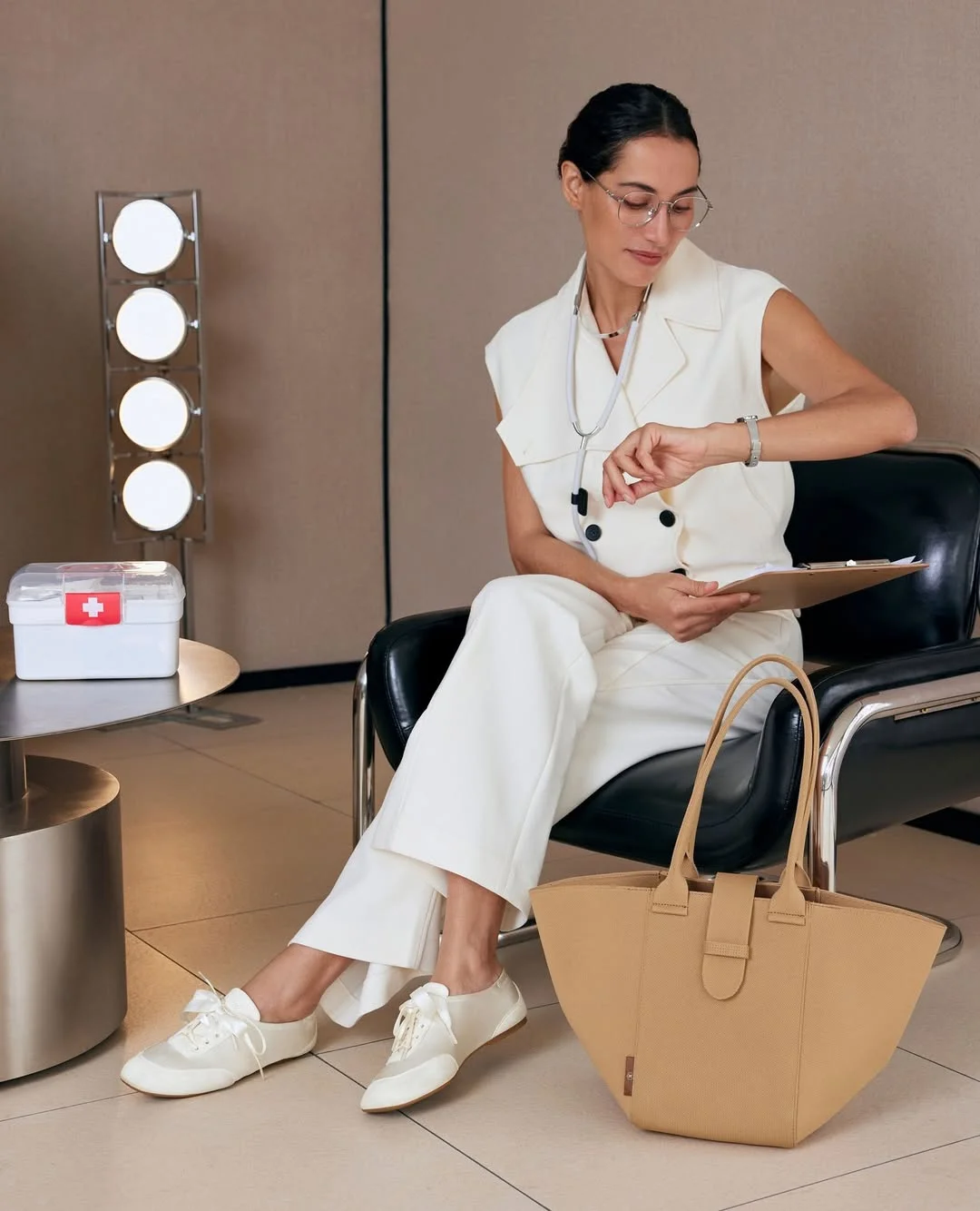 Chic White Sleeveless Vest Suit With Tan Tote
