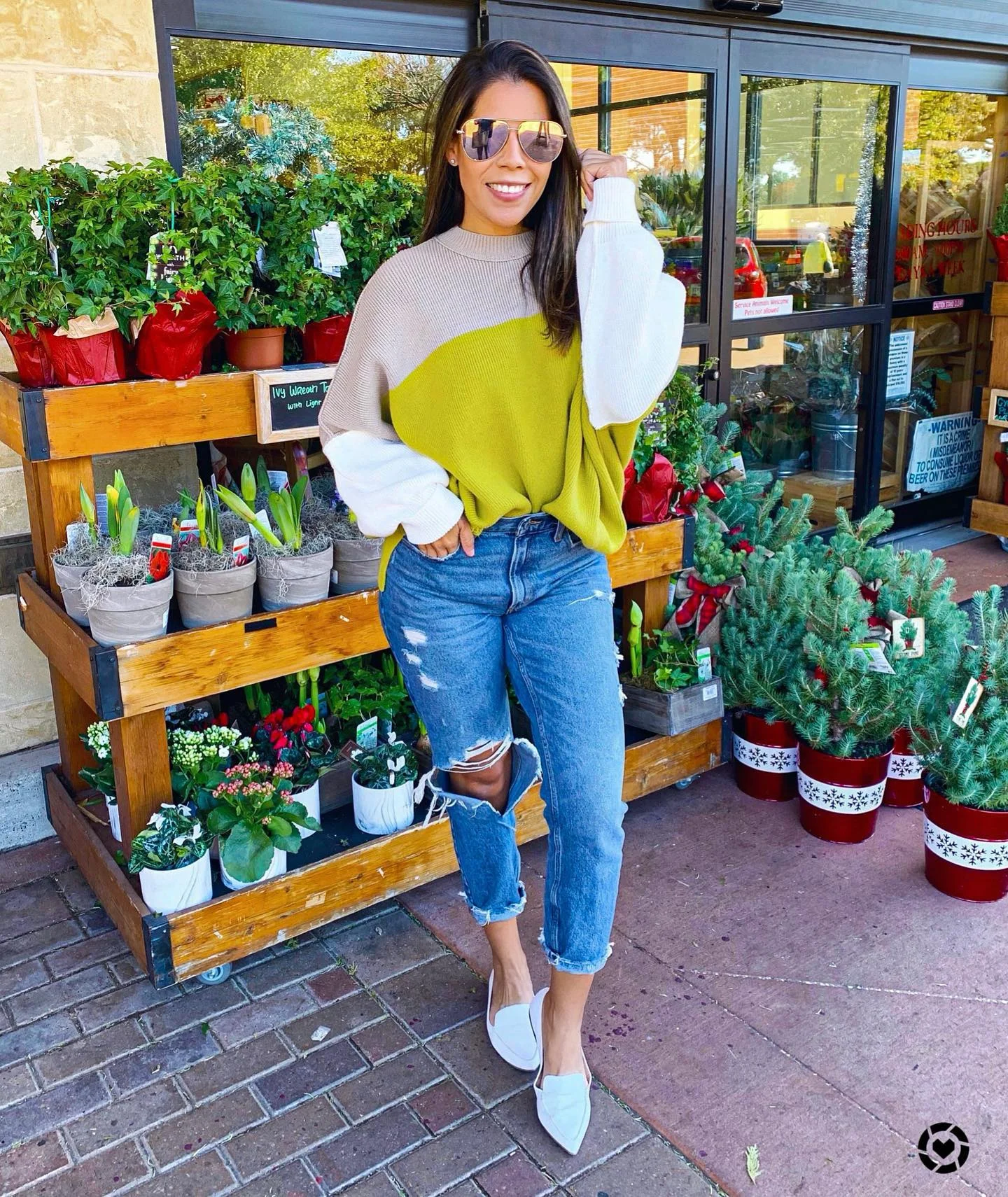Colorblock Sweater With Ripped Denim Casual Look
