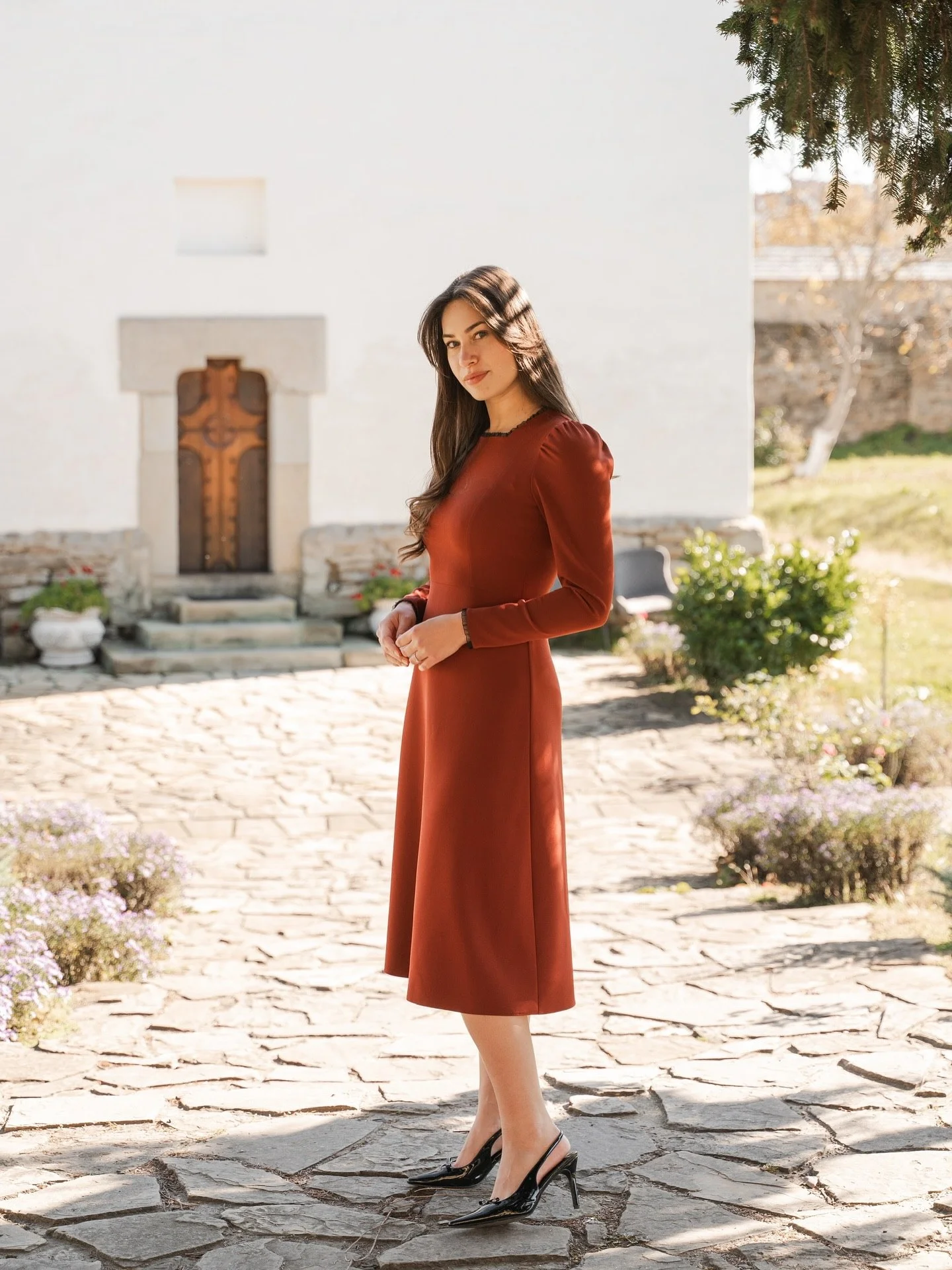 Rust Puff Sleeve Midi Dress With Black Slingbacks