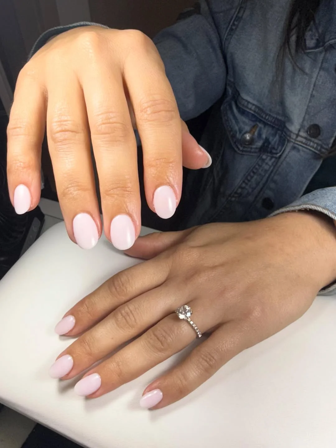 Soft Pink Glossy Oval Dip Nails