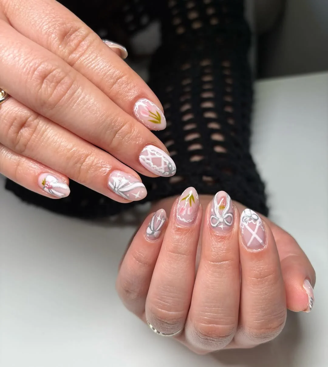 Soft Pink Lace Details Short Oval Nails